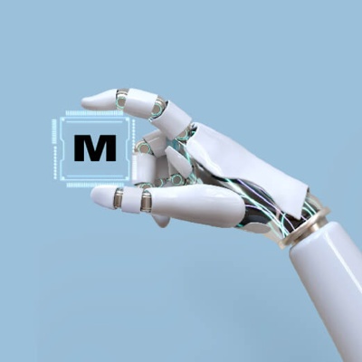 Künstliche Intelligenz - Roboterhand mit Mikro-Chip